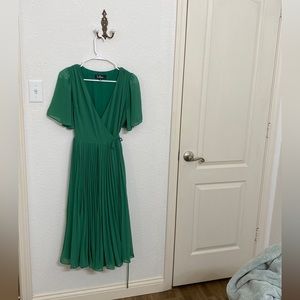 Lulus wrap midi dress in green.